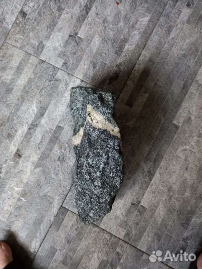 Камень в аквариум