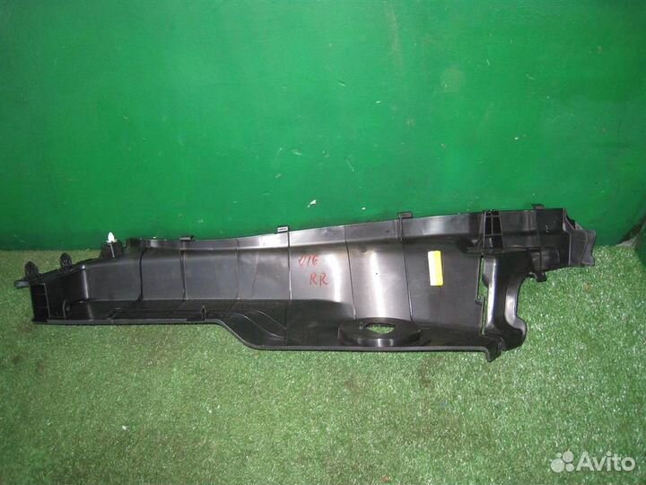 Обшивка правой стойки Toyota Auris E18 2015