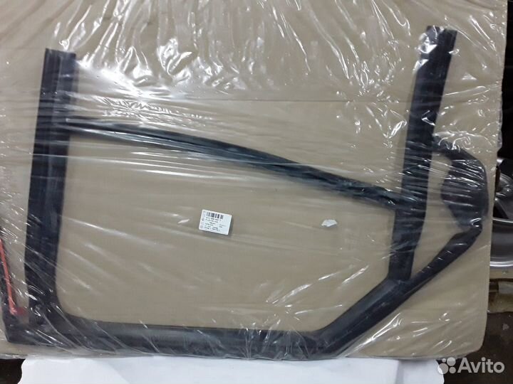 Направляющая стекла Audi A8 4H0839440D