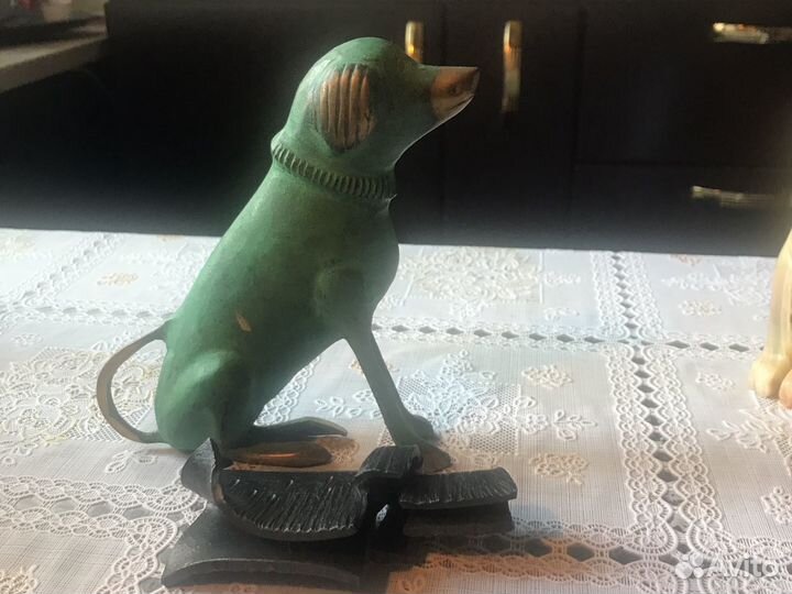 Фигурки собак из металла и стекла