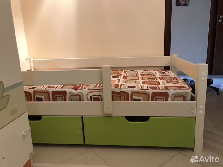 Кровать детская из натурального дерева