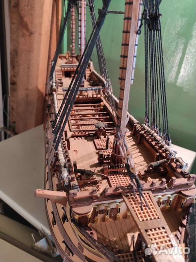 Модель корабля из дерева