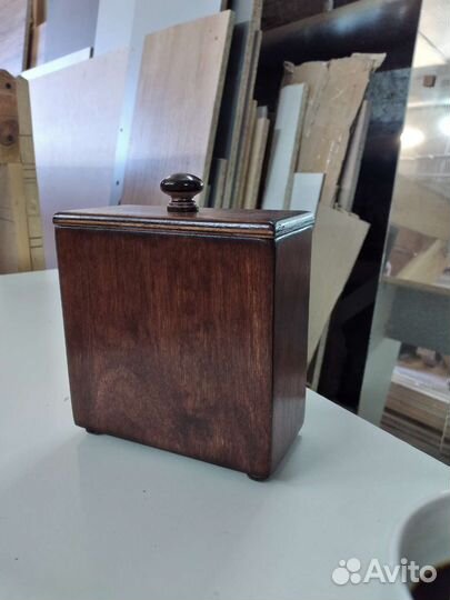 Деревянная шкатулка