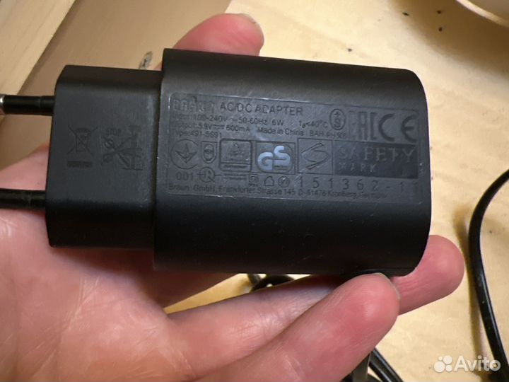 Зарядное устройство; блок питания для бритвы