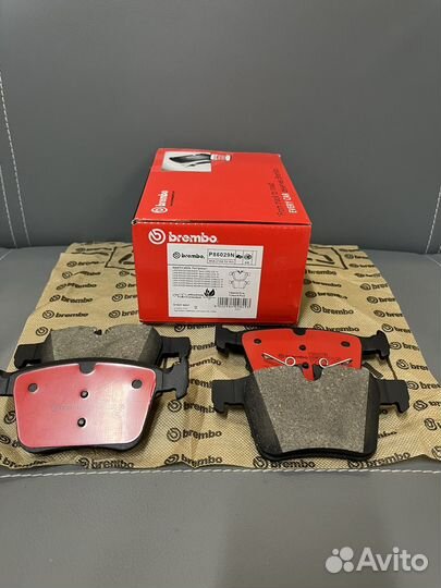 Задние тормозные колодки Brembo P86029N