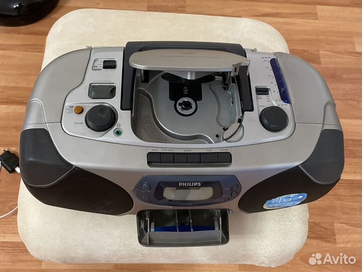 Кассетный магнитофон philips