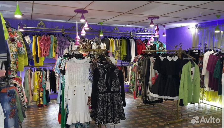 Оборудование для магазина одежды, стойки и вешала