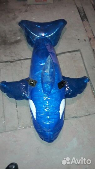Дельфин надувной