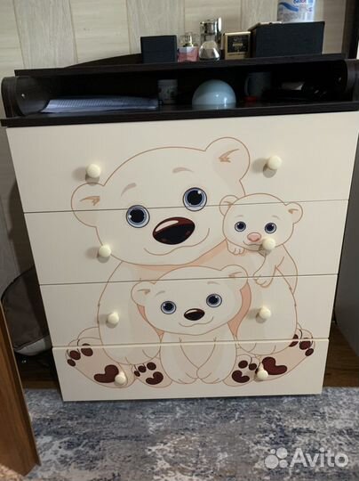 Детская кроватка с маятником и ящиком