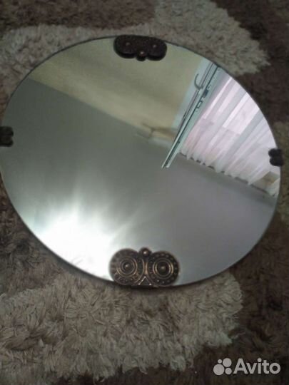 Зеркало круглое d - 51см с чеканкой по бокам