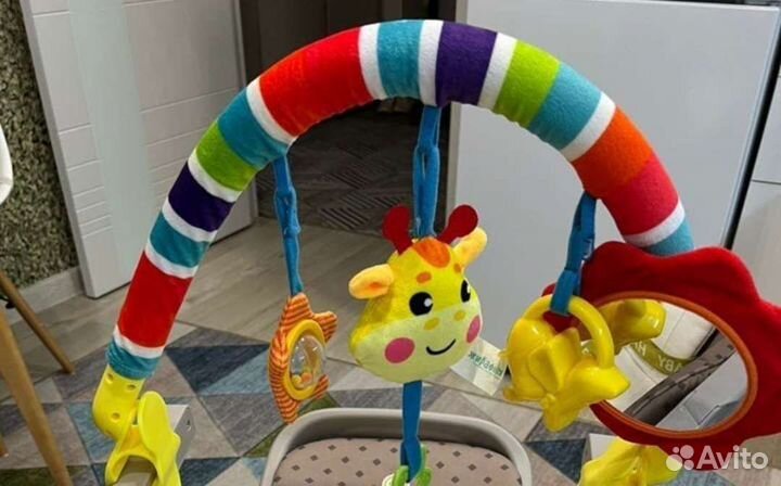 Дуга с игрушками жирафики