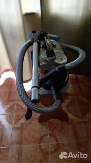 Пылесос безмешковый Philips FC 9732/01