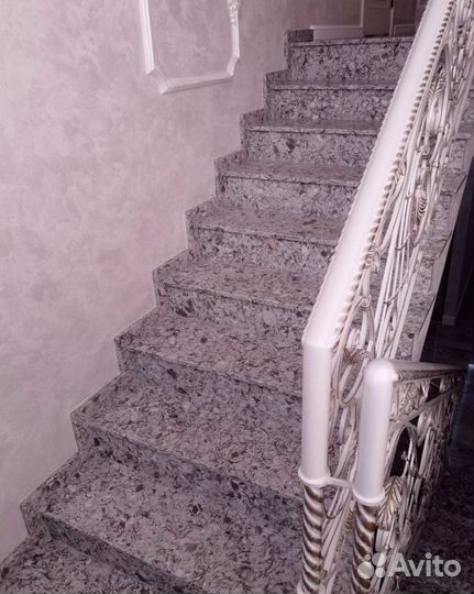 Лестница из кварцевого агломерата