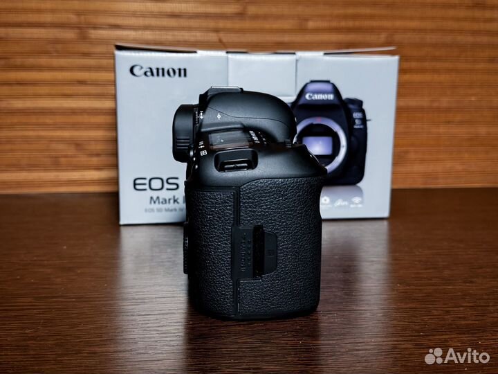 Зеркальный фотоаппарат Canon EOS 5D mark IV