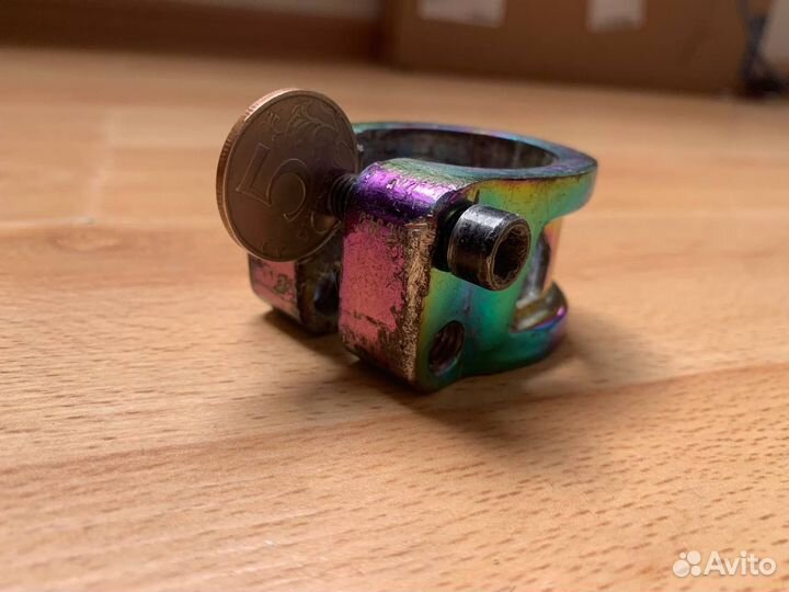 Зажим для трюкового самоката