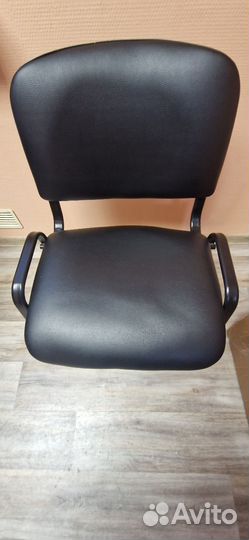 Стул офисный