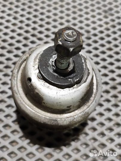 Подушка двигателя передняя (гидравлическая ) audi