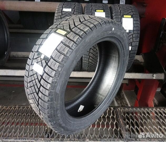 Pirelli Ice Zero FR 245/45 R19 102H