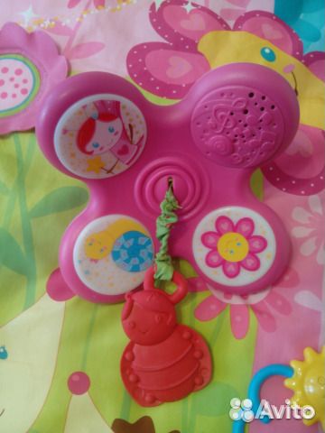 Продам развивающий коврик с мобилем