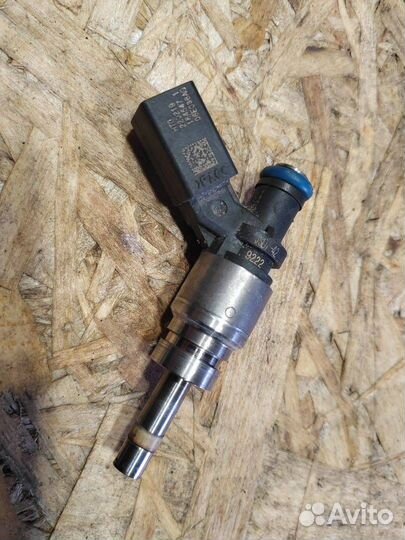 Форсунка топливная Audi Q5 8R 2010 06E906036AG