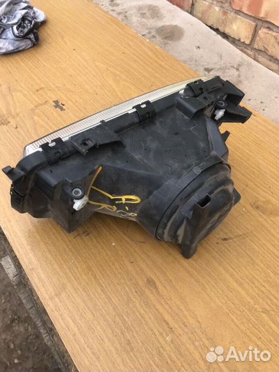 Audi 80 88г. фара правая