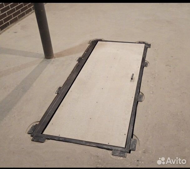 Напольныйе люк в подвал