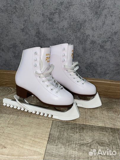 Коньки фигурные детские 30 размер graf