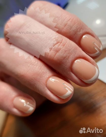 Модель на маникюр