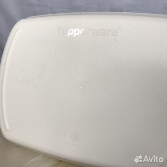 Контейнер tupperware для хранения еды