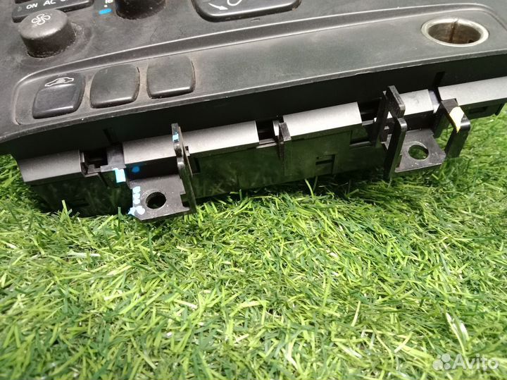 В наличии: Панель управления печкой Volvo S60