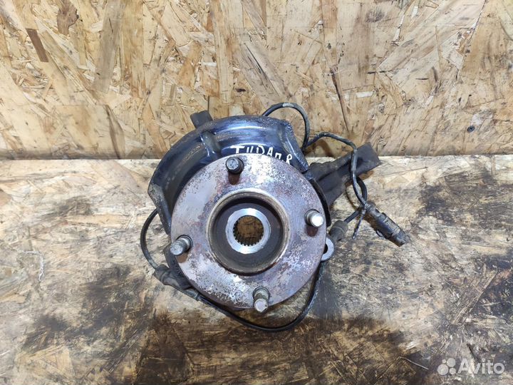 Кулак поворотный правый Nissan Tiida C11