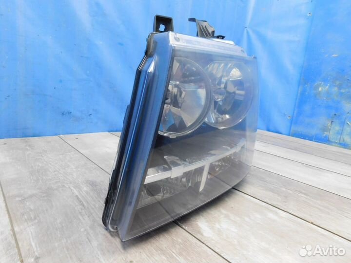 Фара левая Chevrolet Tahoe 3 2006-2014