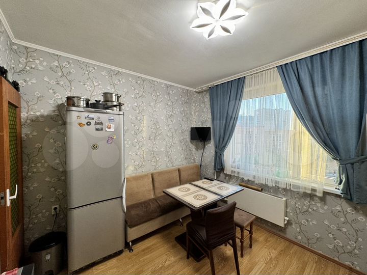 4-к. квартира, 93 м², 4/14 эт.