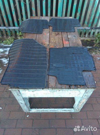 Автомобильные коврики резиновые