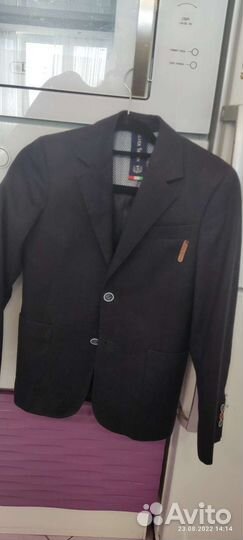 Пиджак и две рубашки