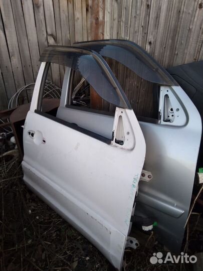 Дверь передняя правая на mazda tribute