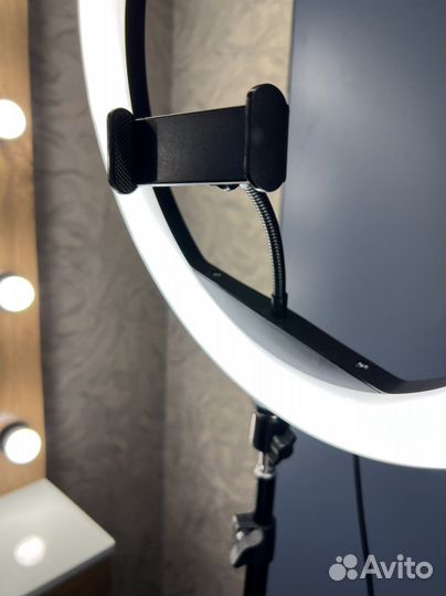 Кольцевая лампа со штативом