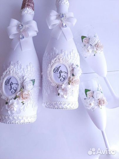 Оформление шампанского и бокалов на свадьбу. Сваде