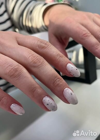 Пудровый маникюр