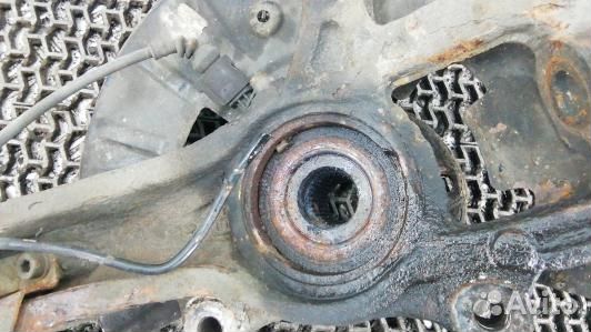 Ступица передняя правая audi Q7 (2KR09N901)