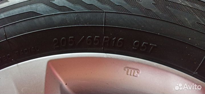 Yokohama IceGuard Stud IG65 205/65 R16