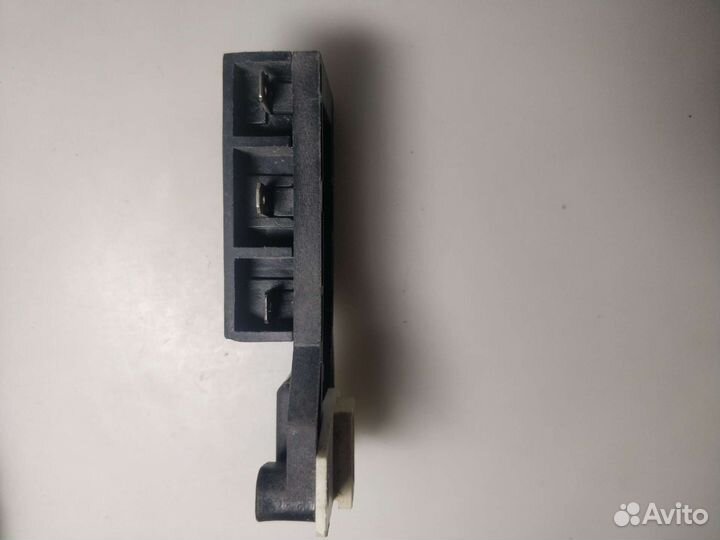 Устройство блокировки люка Indesit Ariston