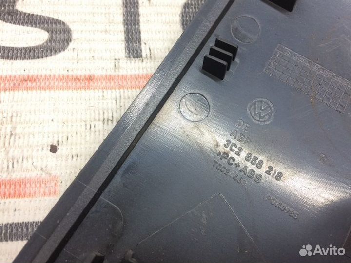 Накладка панели правая Volkswagen Passat B6 BVY