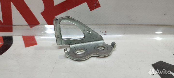 Петля замка крышки багажника Toyota Camry ACV40