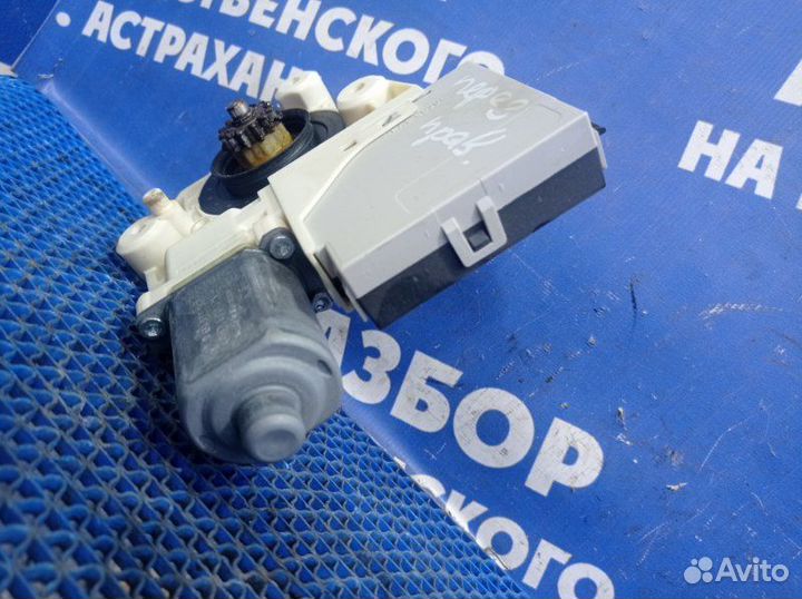 Моторчик стеклоподъемника Ford Focus 2 универсал