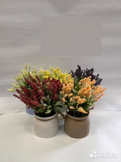 Искусственный цветы в горшке