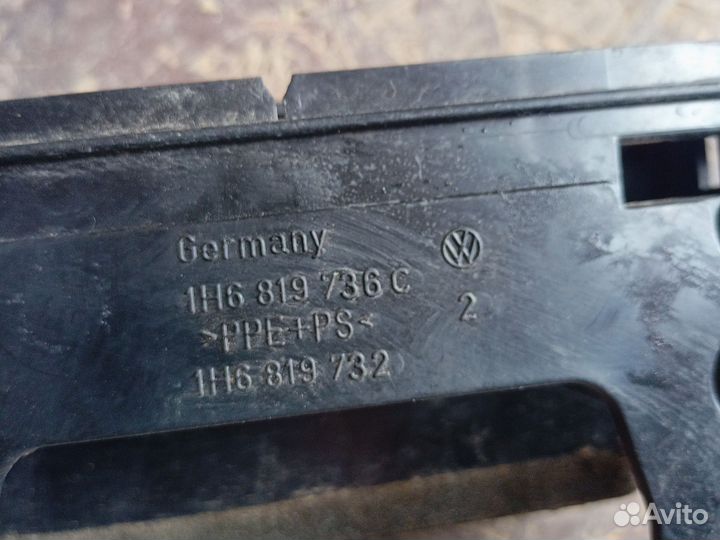 Центральная панель торпедо Volkswagen Golf 3