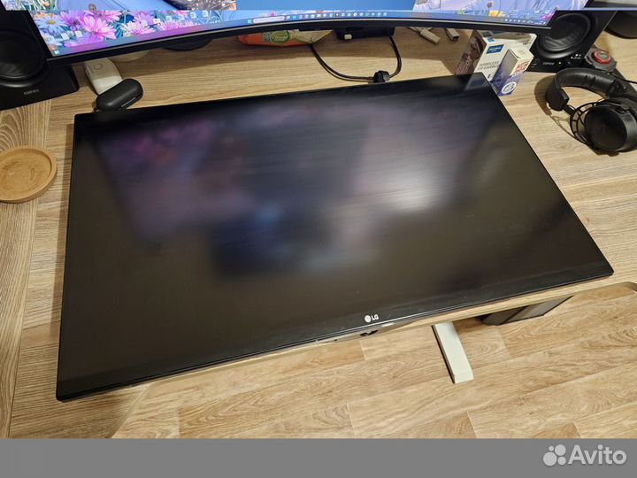 Монитор LG 31.5