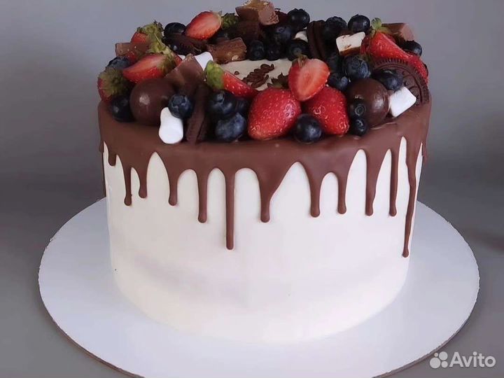 Торт ягодный с любым декором