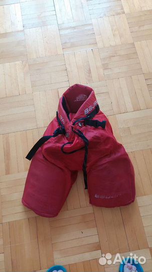 Шлем, трусы, краги, наколенники